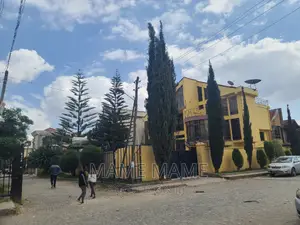 8bdrm House in Addis Abeba, Bole for sale