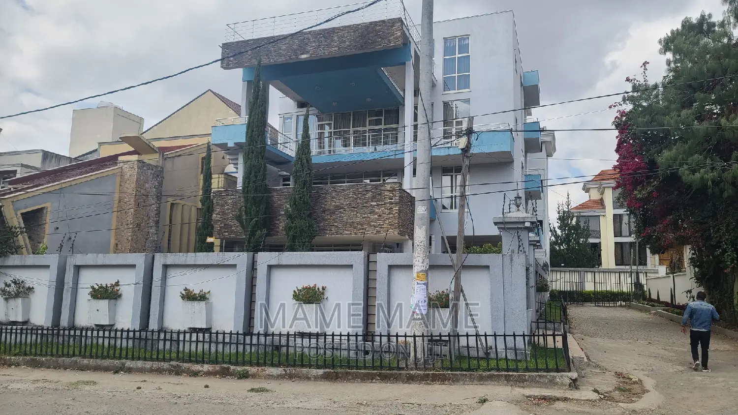 10bdrm House in Addis Abeba, Bole for sale