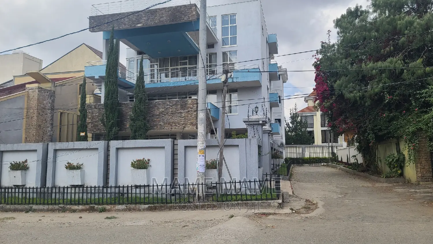 10bdrm House in Addis Abeba, Bole for sale