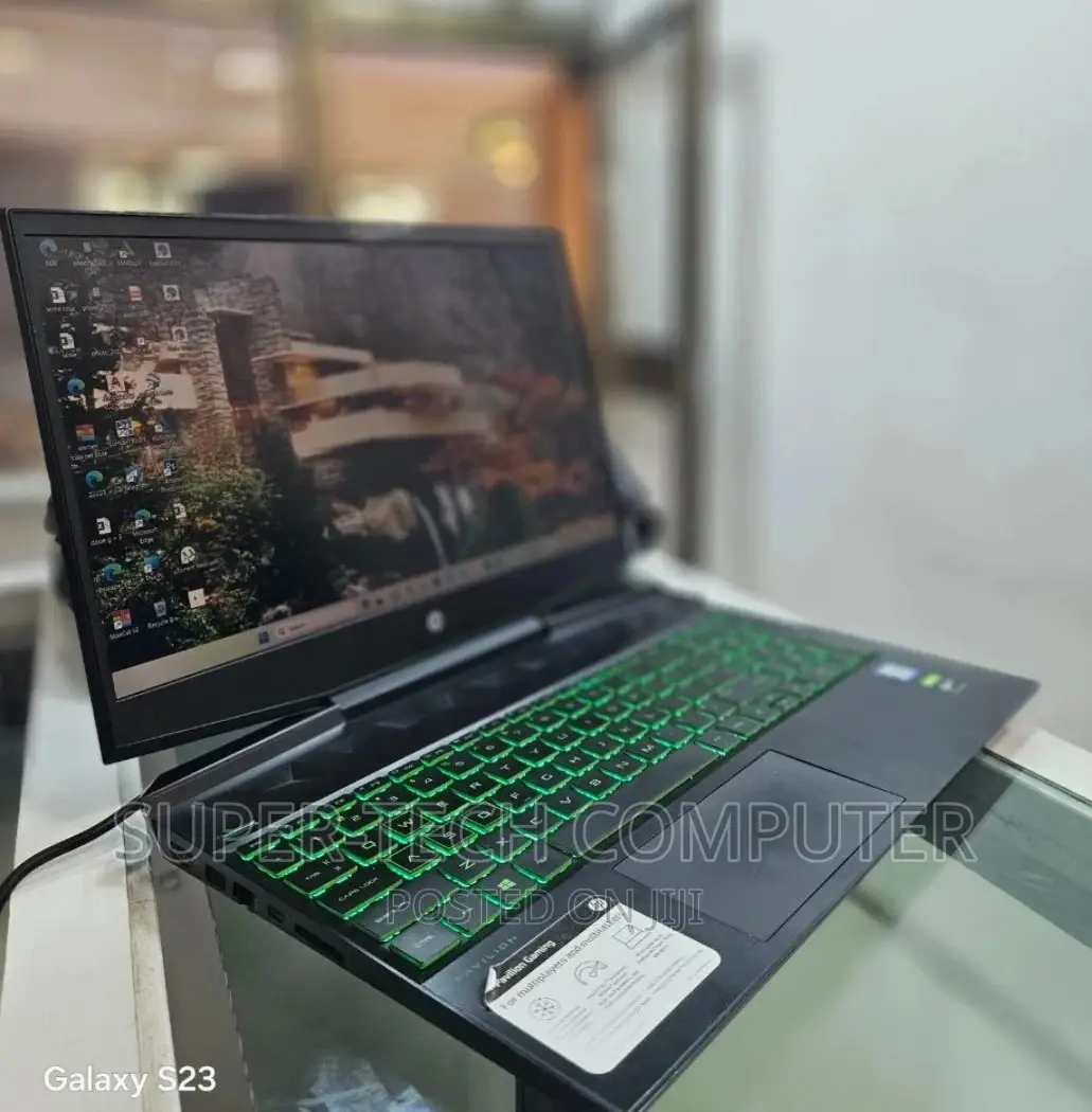 New Laptop HP Pavilion 15 8GB Intel Core I5 SSD 256GB