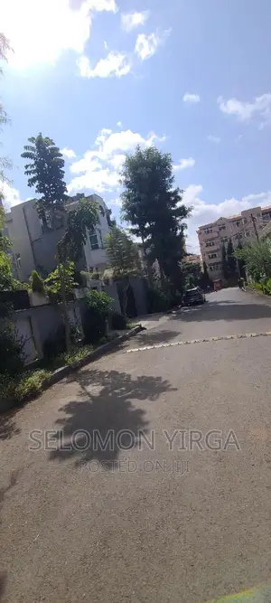 6bdrm House in Adis Ababa, Bole for sale