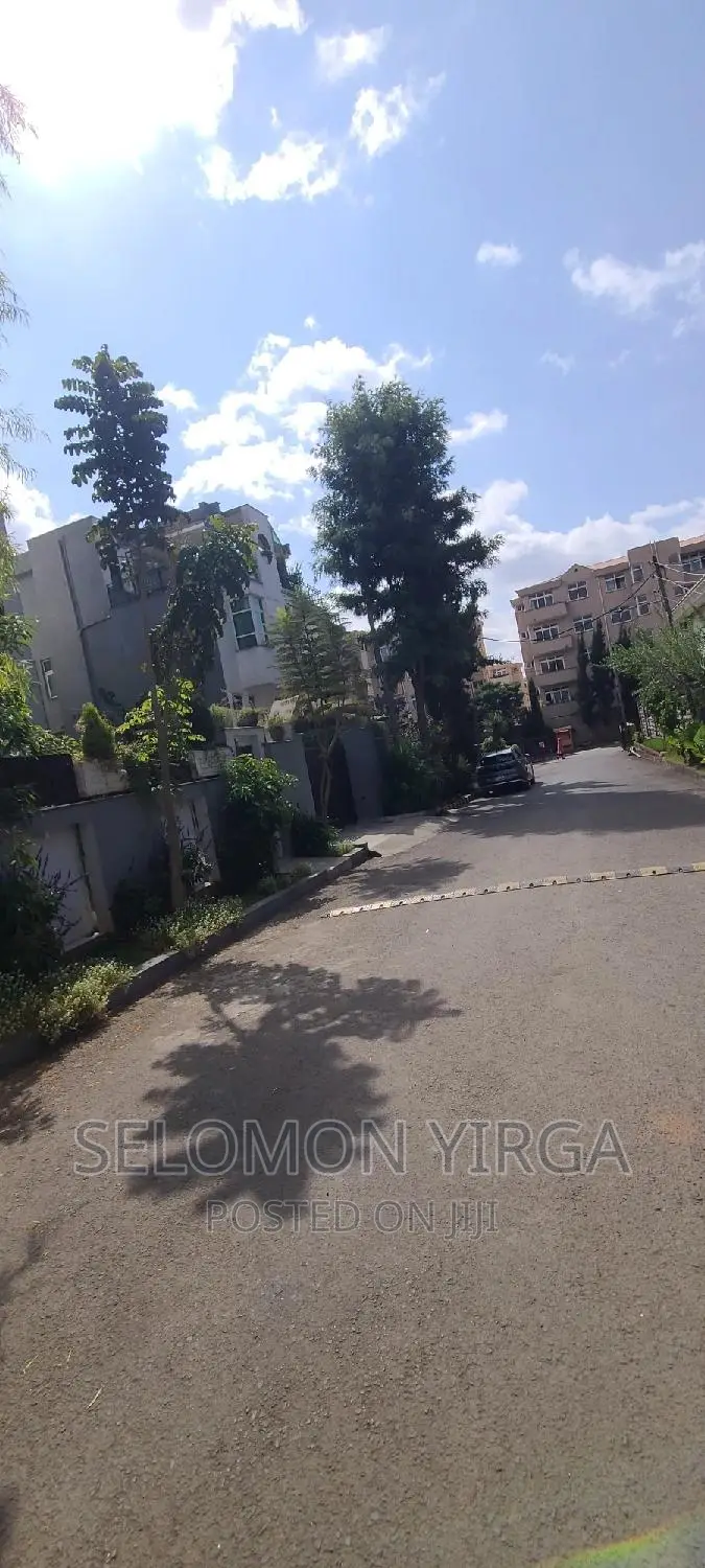 6bdrm House in Adis Ababa, Bole for sale