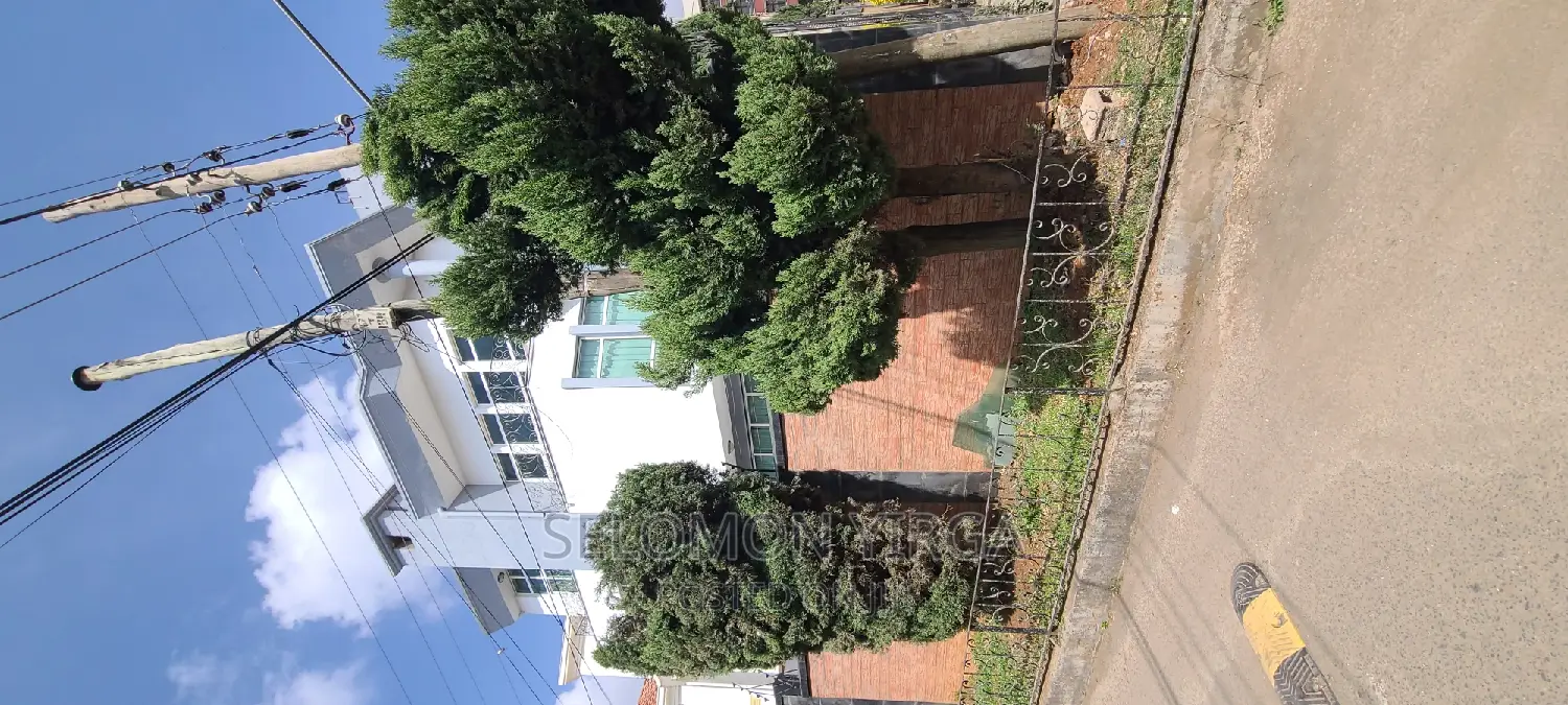 11bdrm House in Adis Ababa, Bole for sale