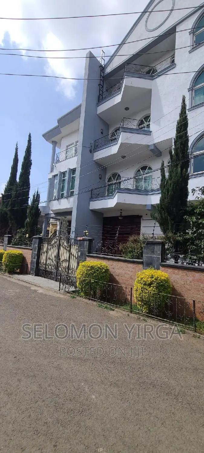 11bdrm House in Adis Ababa, Bole for sale