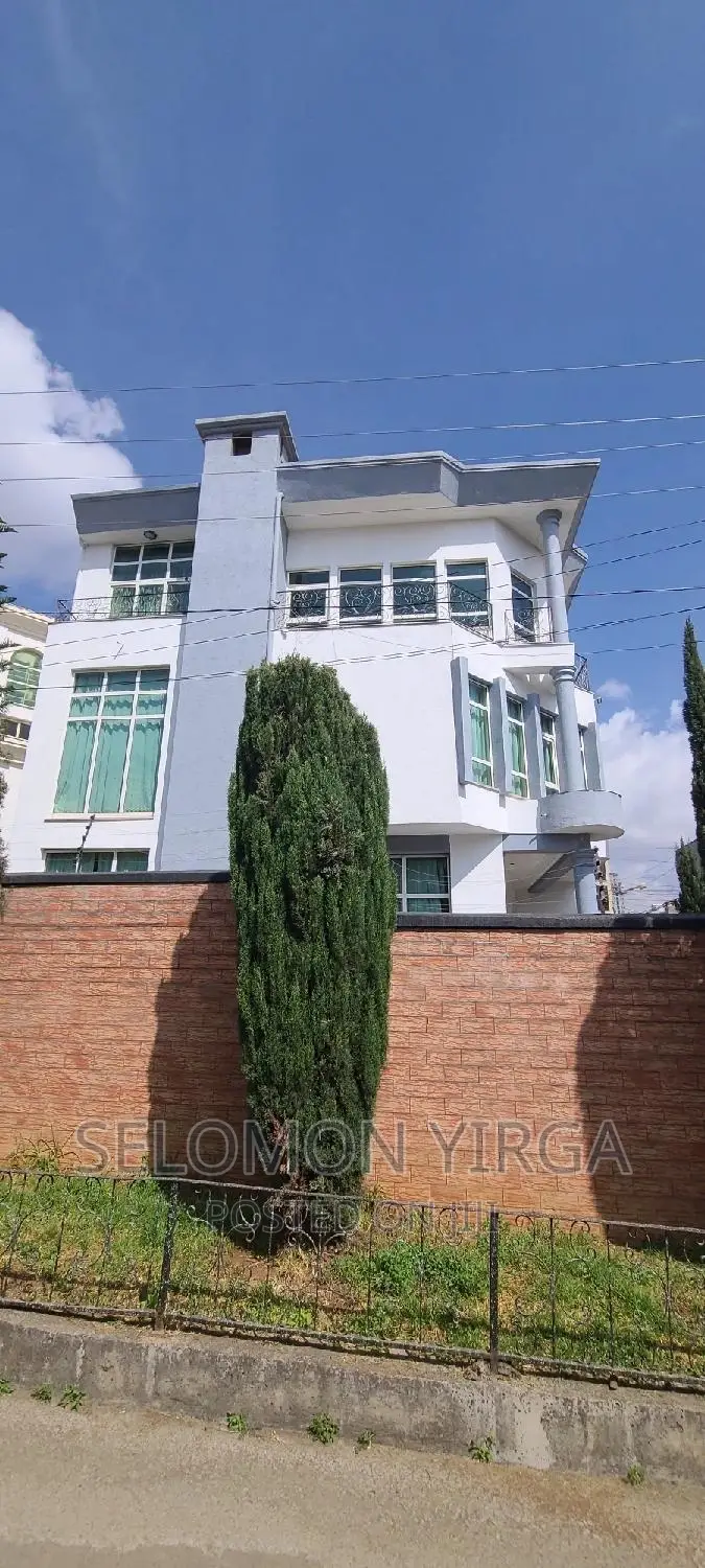 11bdrm House in Adis Ababa, Bole for sale