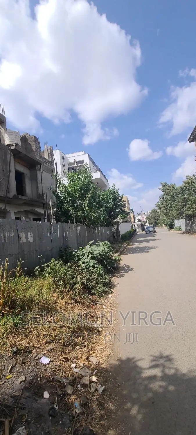 9bdrm House in Adis Ababa, Bole for sale