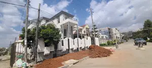 11bdrm House in Adis Abaa, Bole for sale