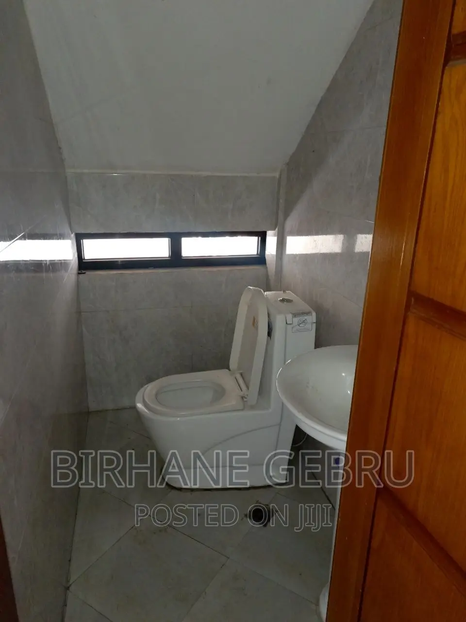 5bdrm House in House, Bole for rent