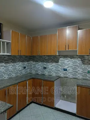 5bdrm House in House, Bole for rent