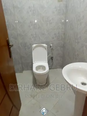 5bdrm House in House, Bole for rent