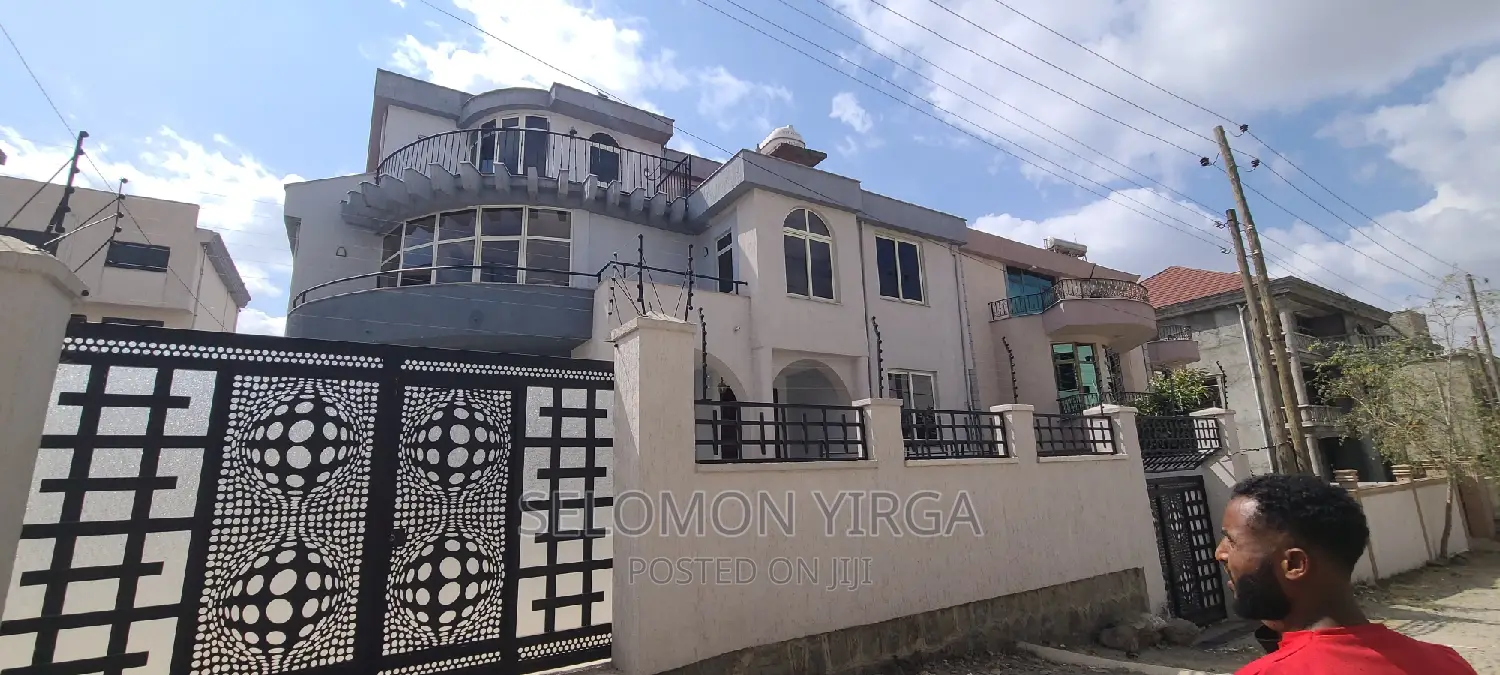 11bdrm House in Adis Ababa, Bole for sale