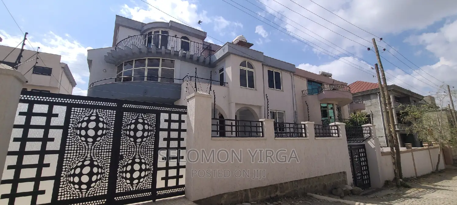 11bdrm House in Adis Ababa, Bole for sale