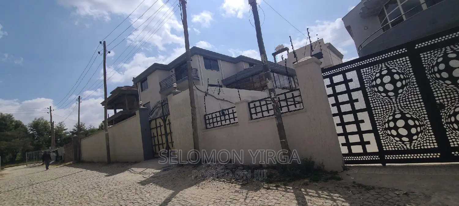 11bdrm House in Adis Ababa, Bole for sale
