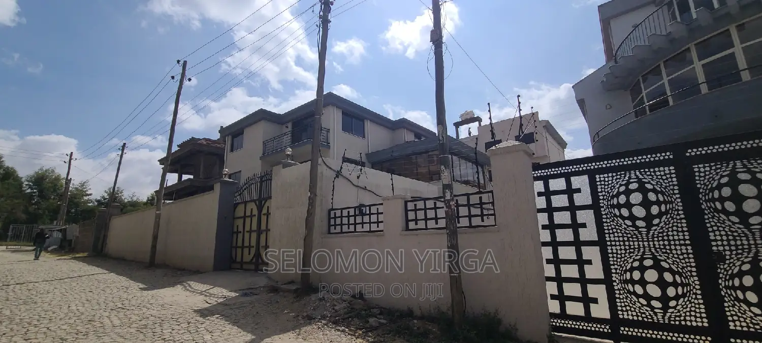 11bdrm House in Adis Ababa, Bole for sale
