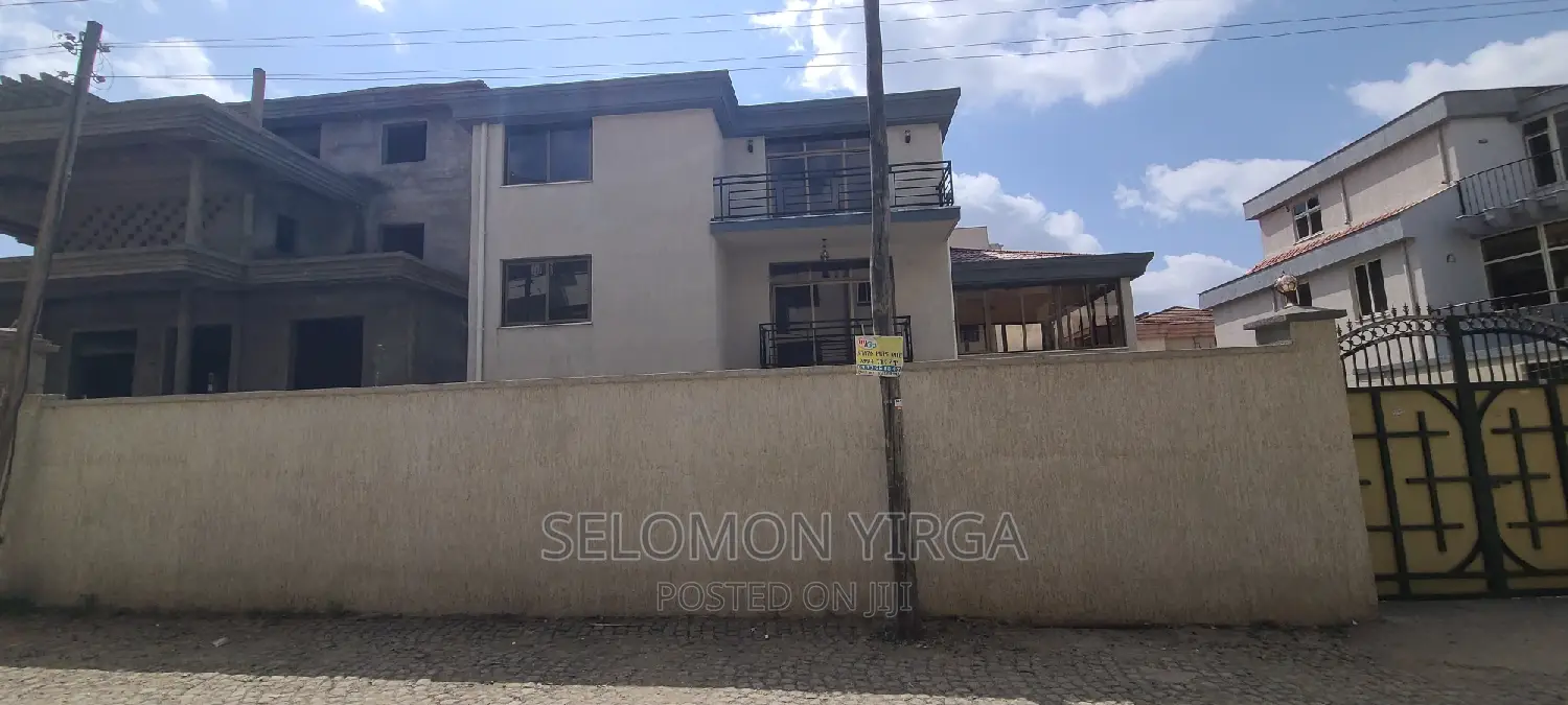 11bdrm House in Adis Ababa, Bole for sale