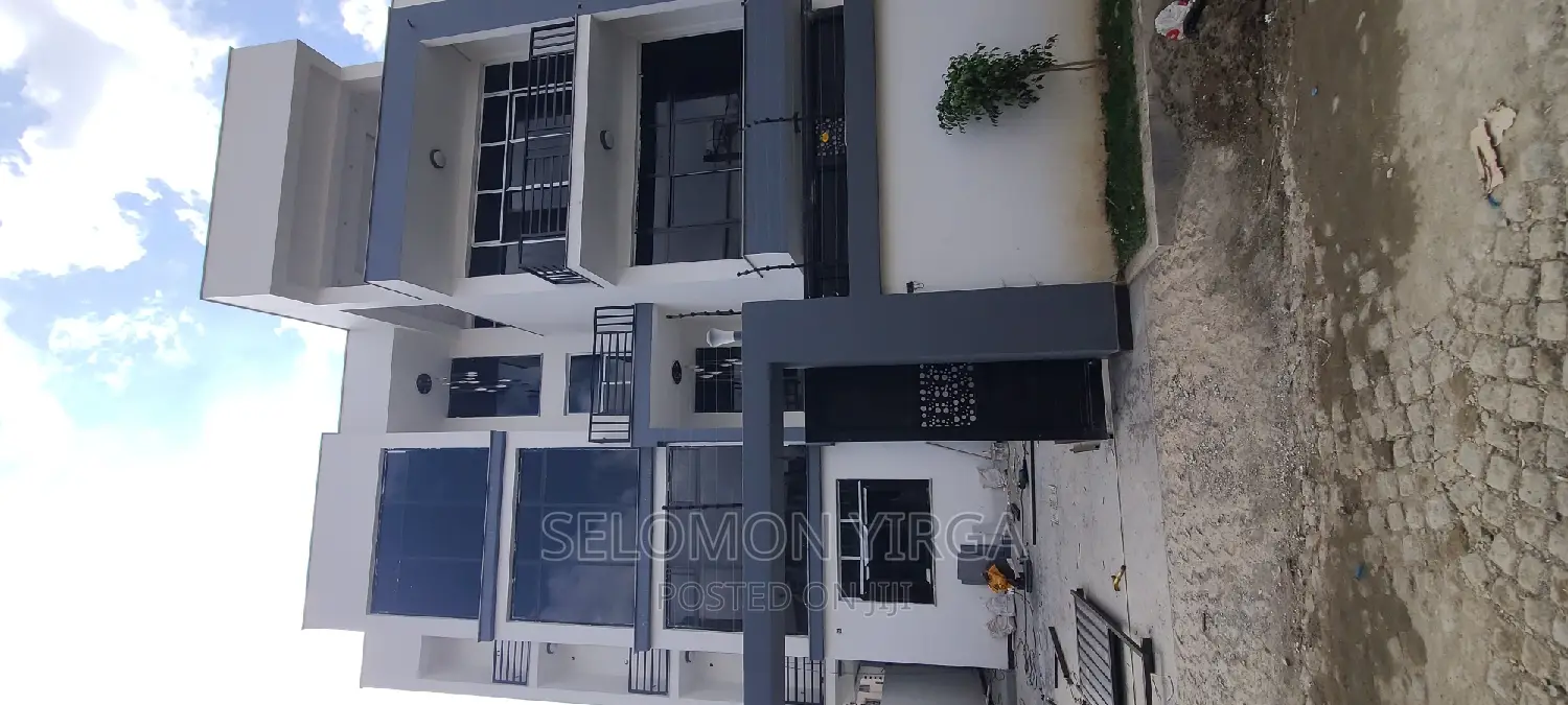 12bdrm House in Adis Ababa, Bole for sale