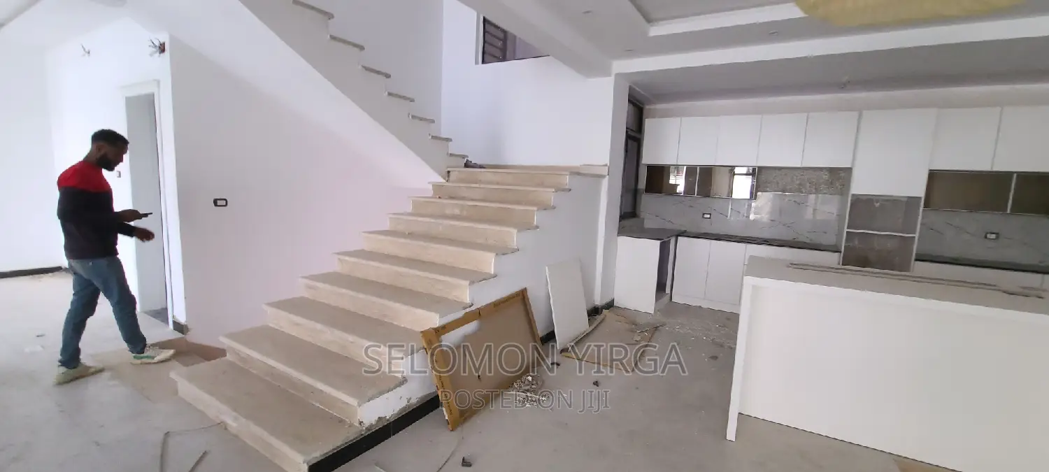 12bdrm House in Adis Ababa, Bole for sale