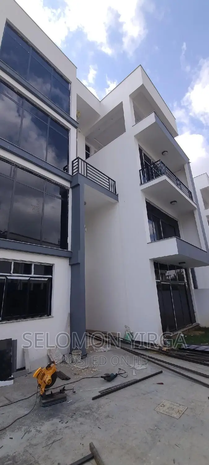 12bdrm House in Adis Ababa, Bole for sale
