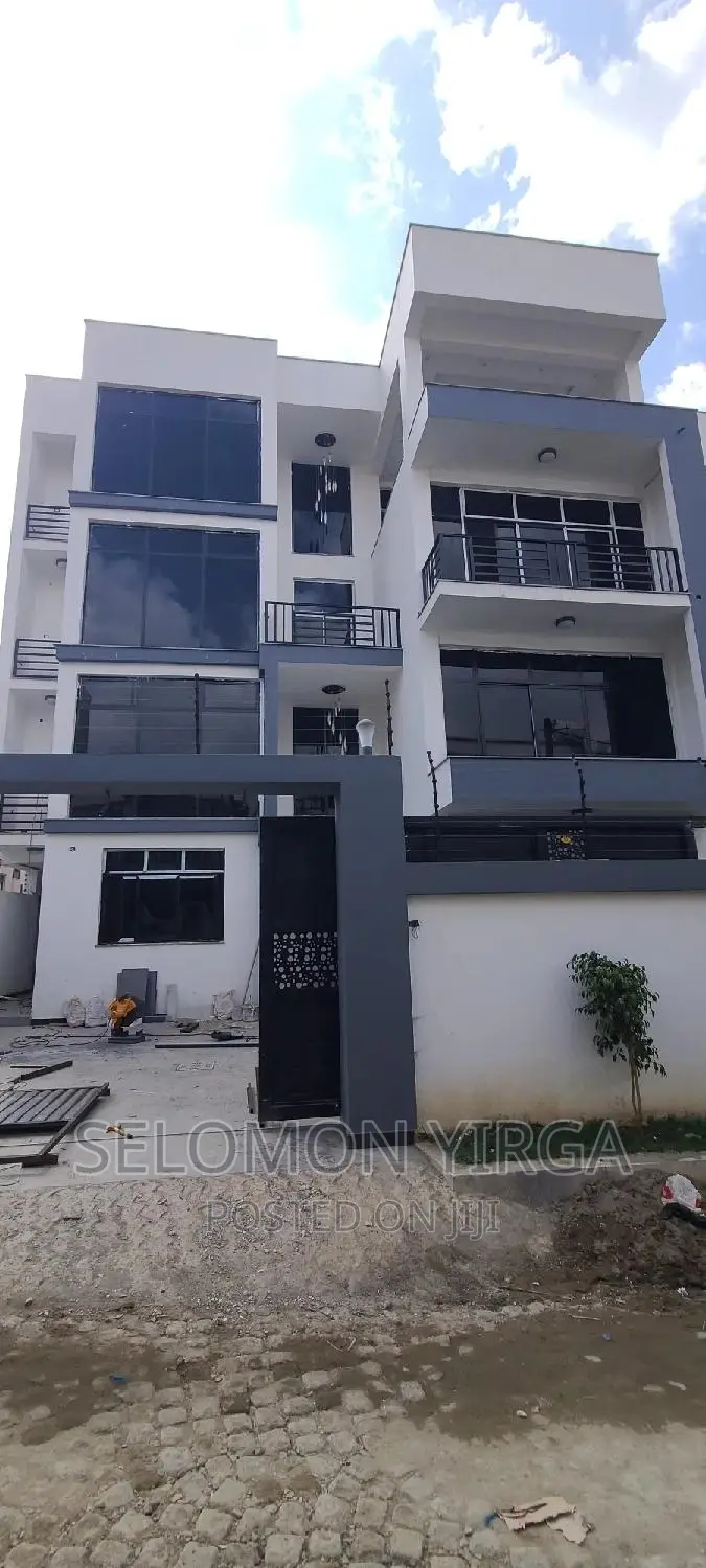 12bdrm House in Adis Ababa, Bole for sale