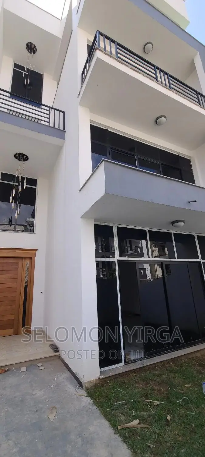 12bdrm House in Adis Ababa, Bole for sale