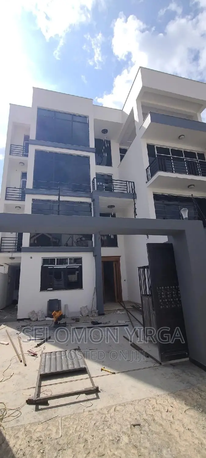 12bdrm House in Adis Ababa, Bole for sale