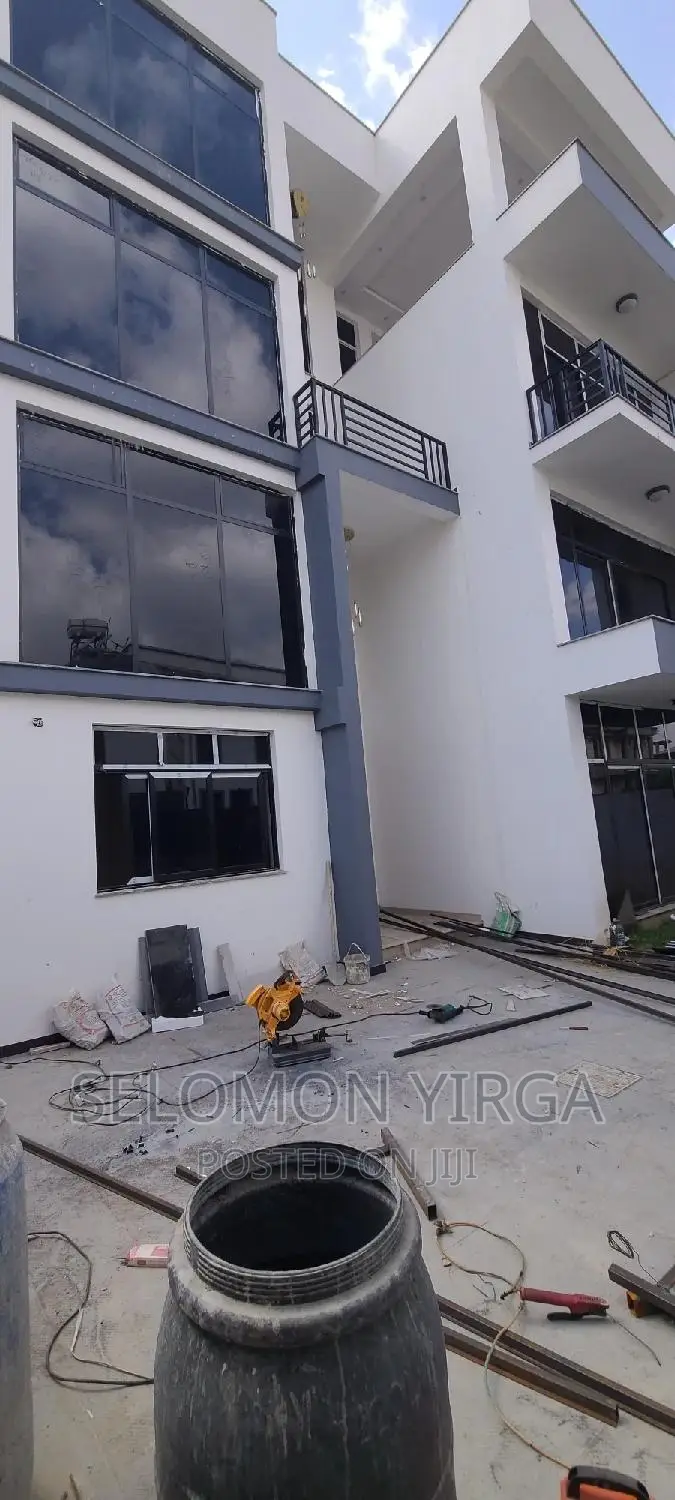 12bdrm House in Adis Ababa, Bole for sale