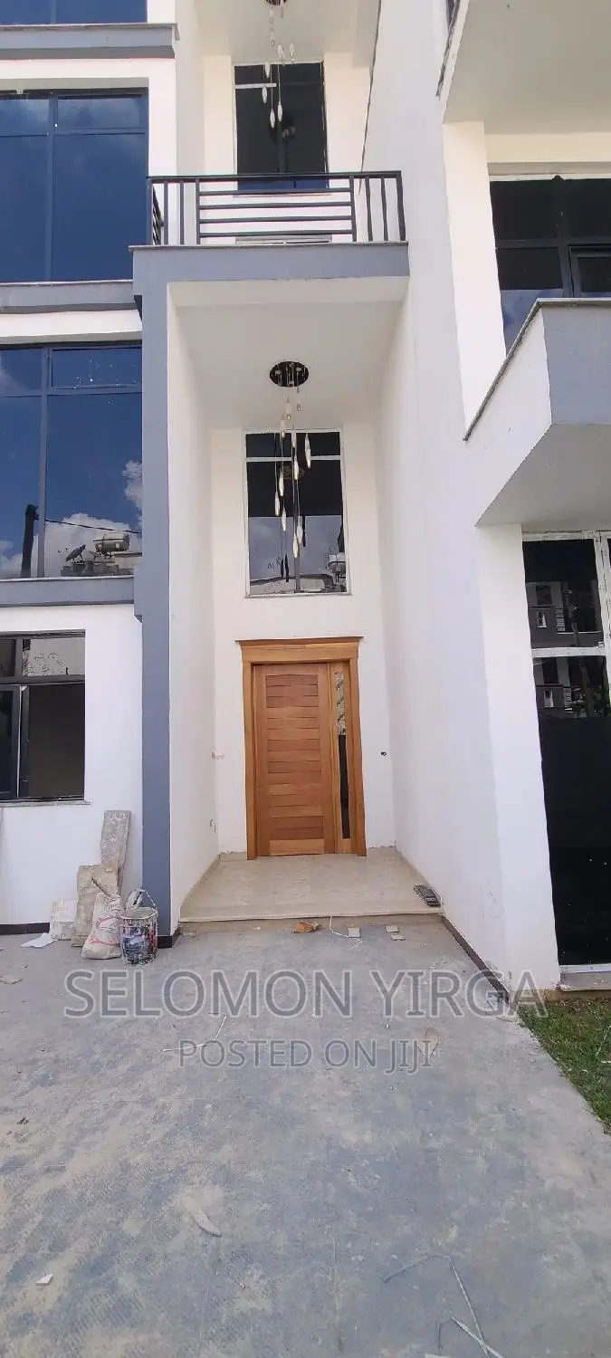 12bdrm House in Adis Ababa, Bole for sale