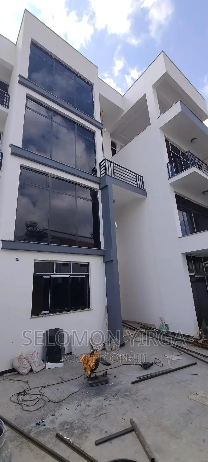 12bdrm House in Adis Ababa, Bole for sale