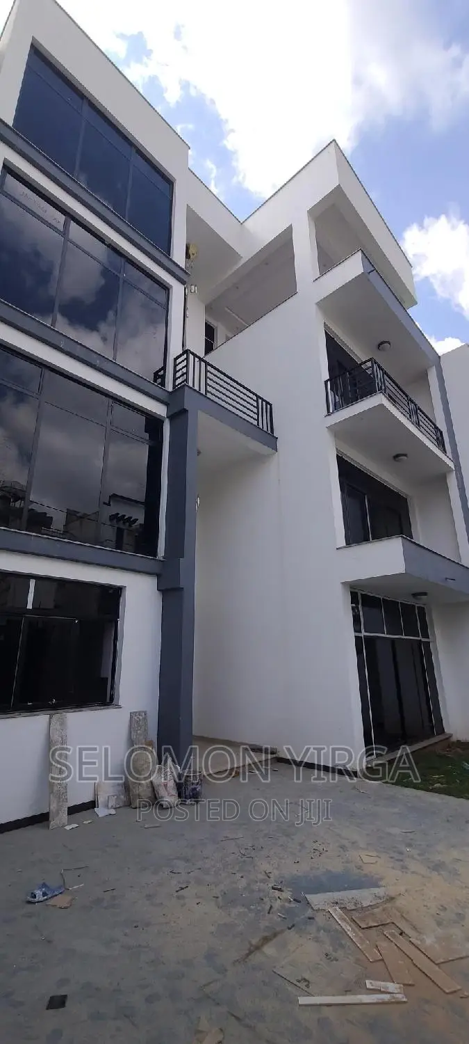 12bdrm House in Adis Ababa, Bole for sale