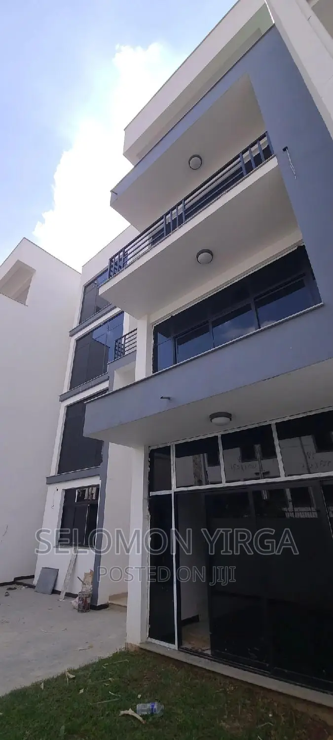 12bdrm House in Adis Ababa, Bole for sale