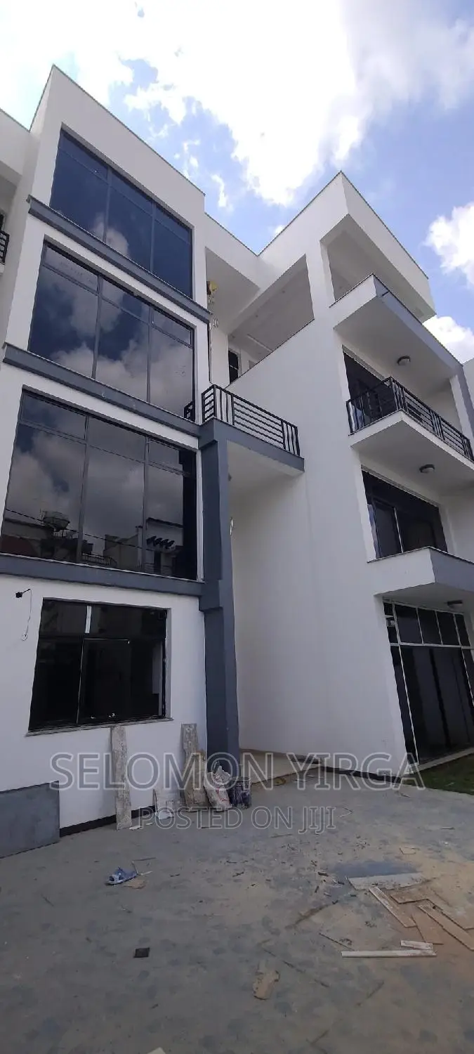 12bdrm House in Adis Ababa, Bole for sale