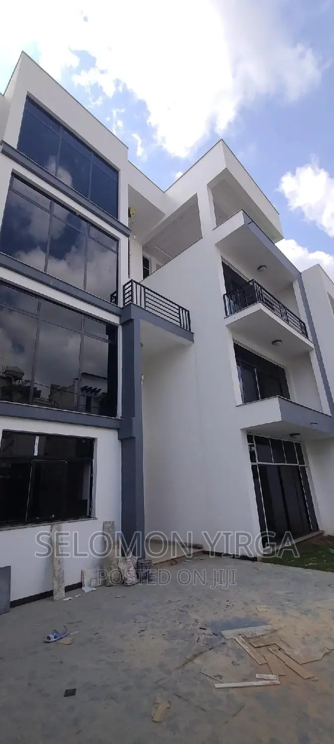 12bdrm House in Adis Ababa, Bole for sale