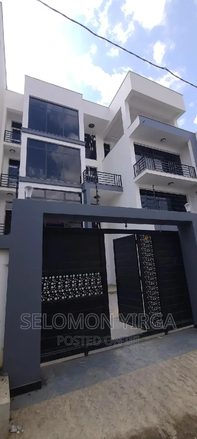 12bdrm House in Adis Ababa, Bole for sale