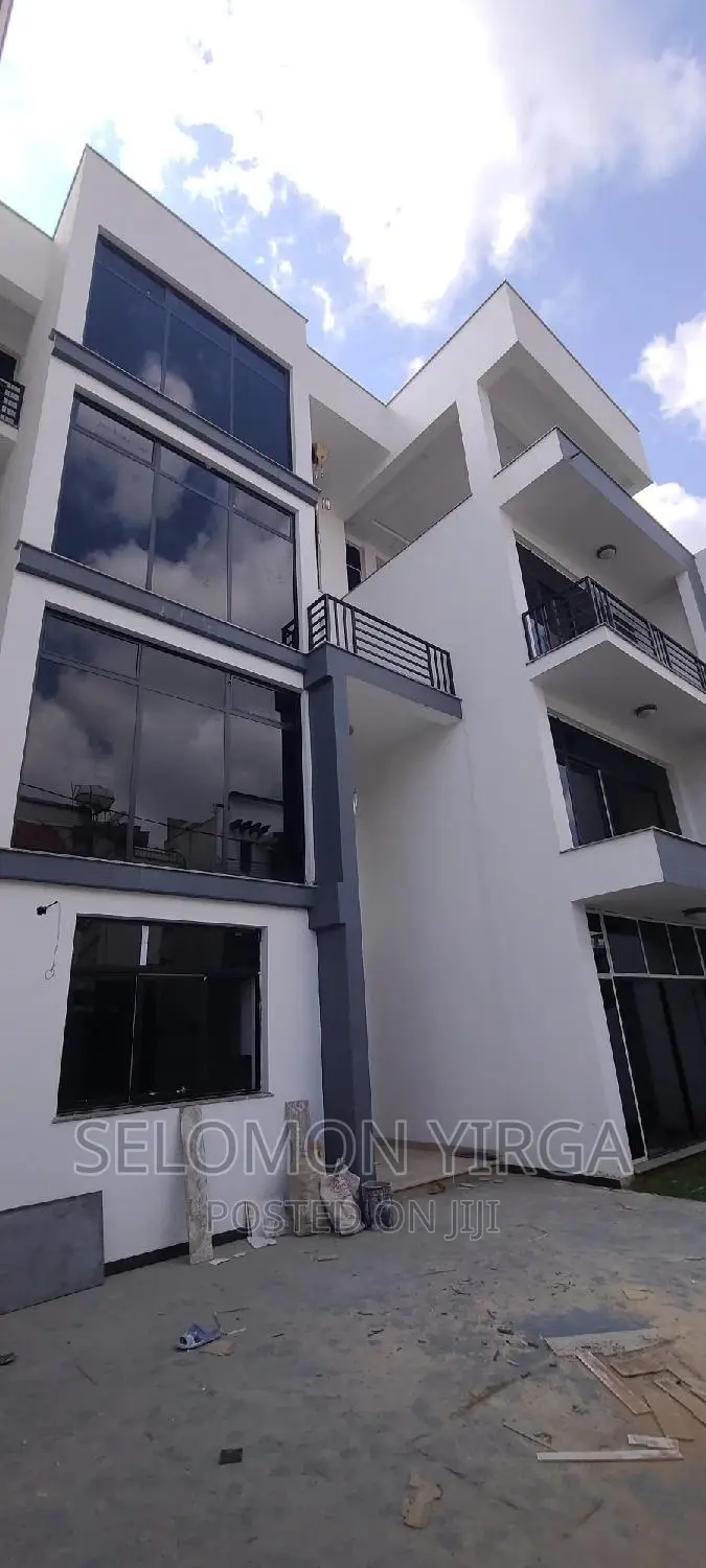 12bdrm House in Adis Ababa, Bole for sale