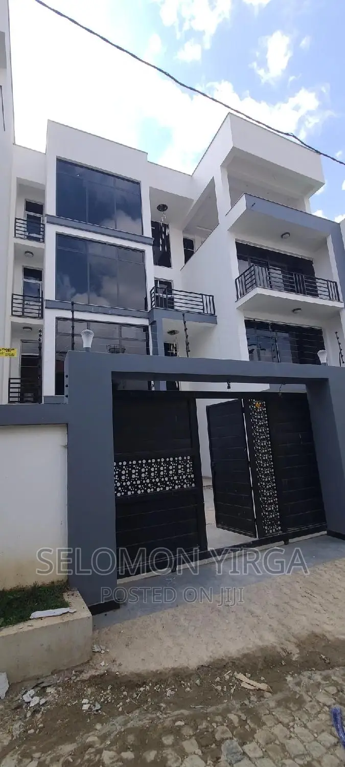12bdrm House in Adis Ababa, Bole for sale
