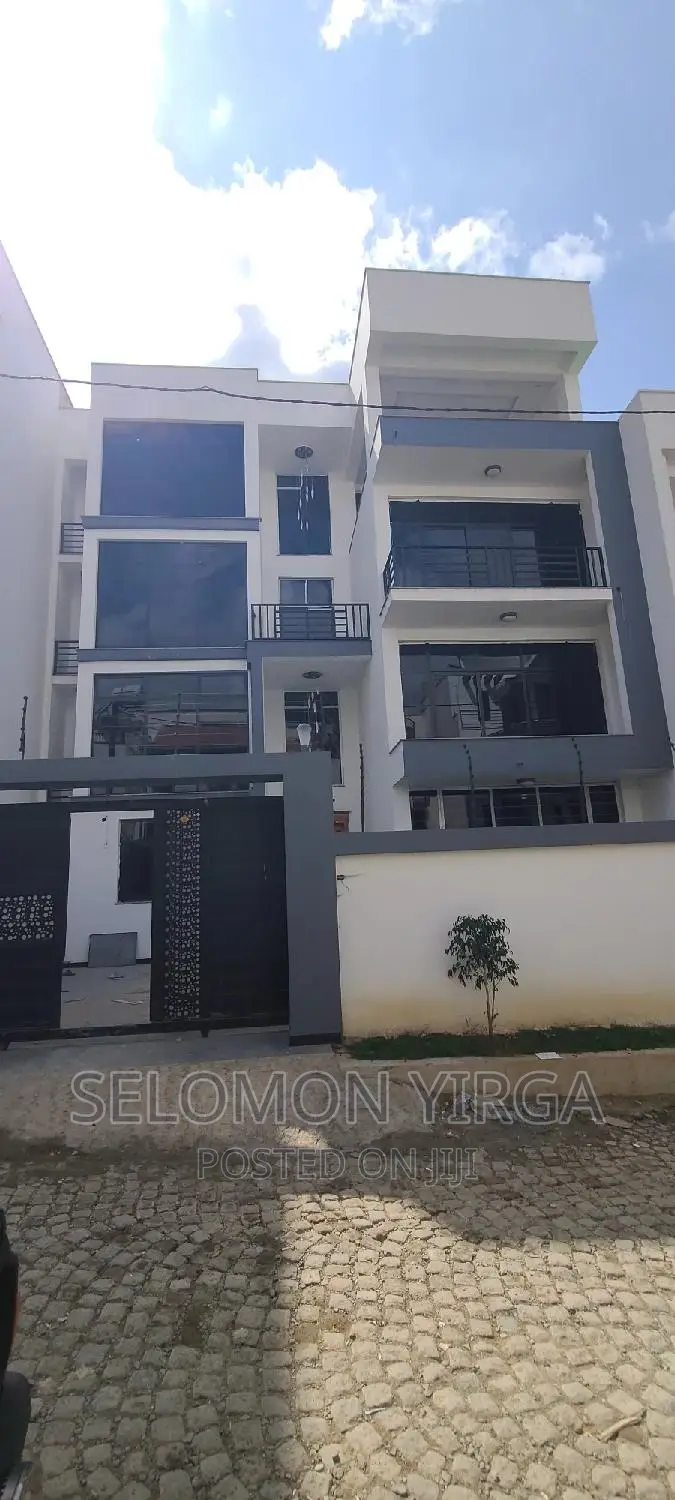 12bdrm House in Adis Ababa, Bole for sale