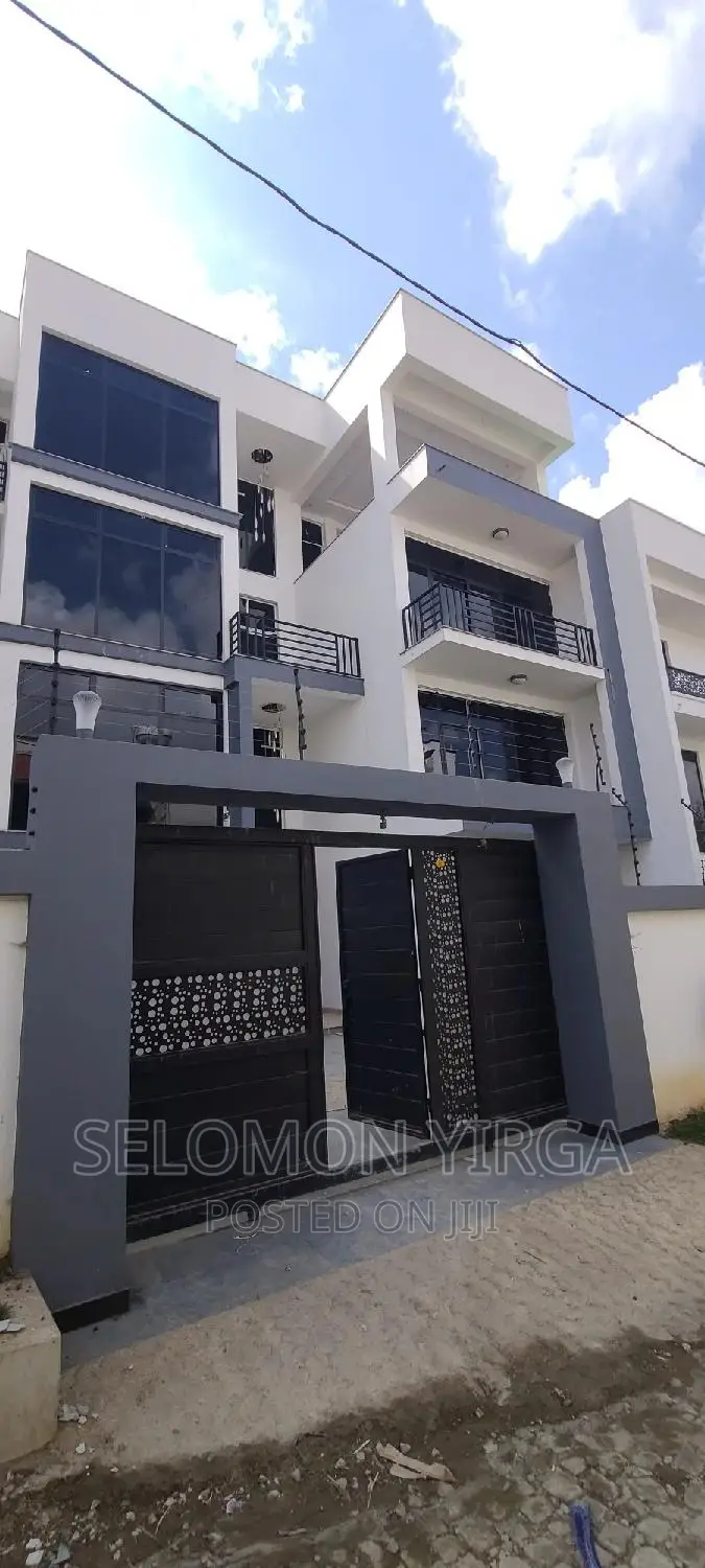 12bdrm House in Adis Ababa, Bole for sale