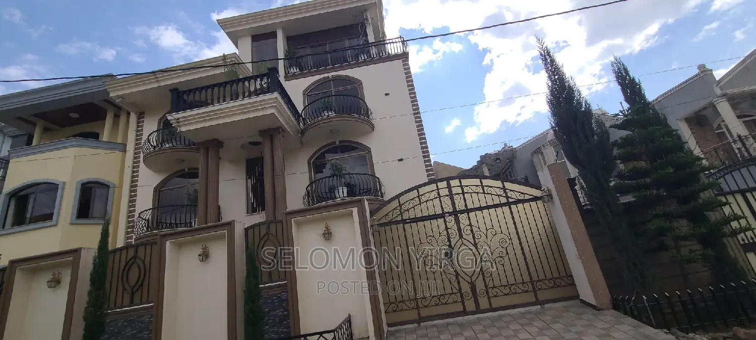 11bdrm House in Adis Ababa, Bole for sale