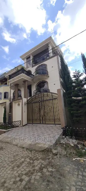 11bdrm House in Adis Ababa, Bole for sale