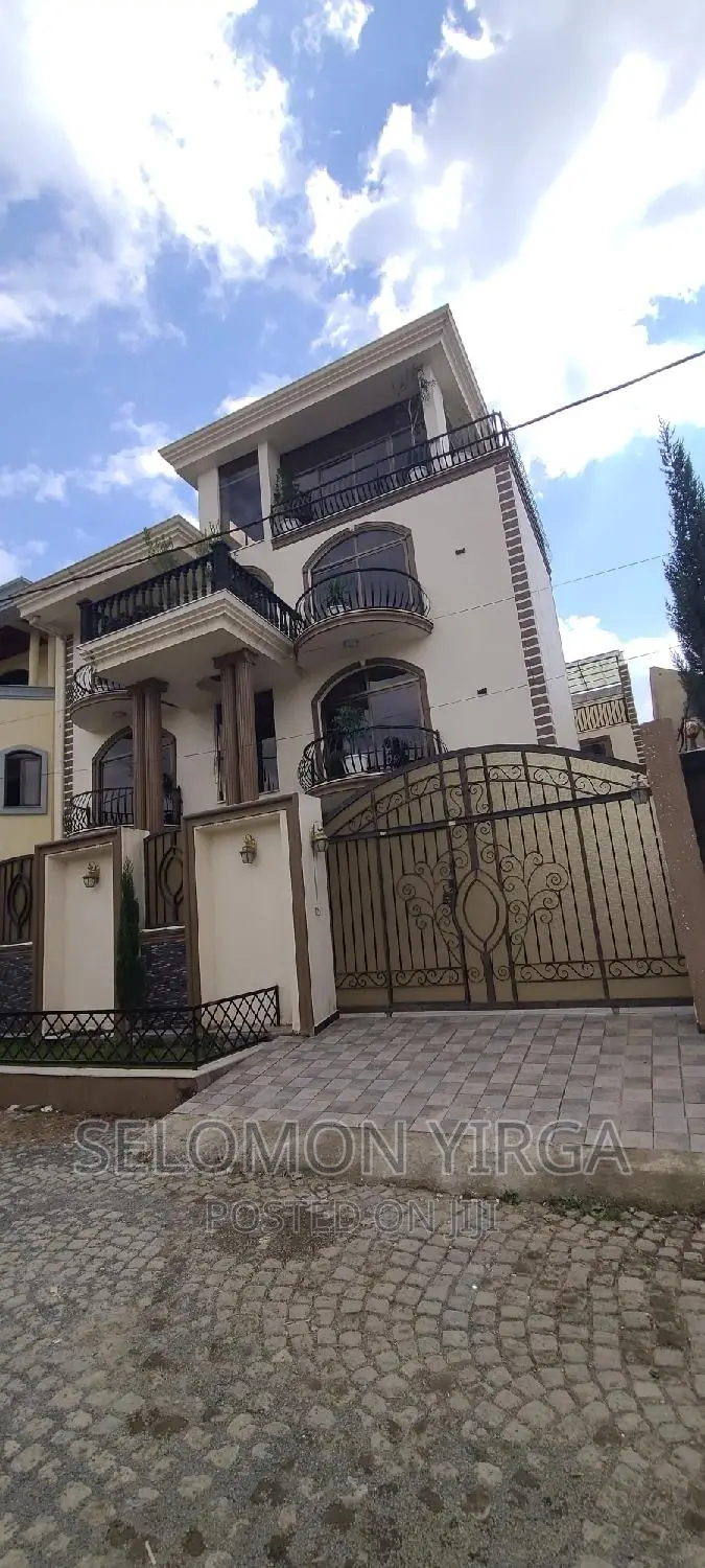 11bdrm House in Adis Ababa, Bole for sale