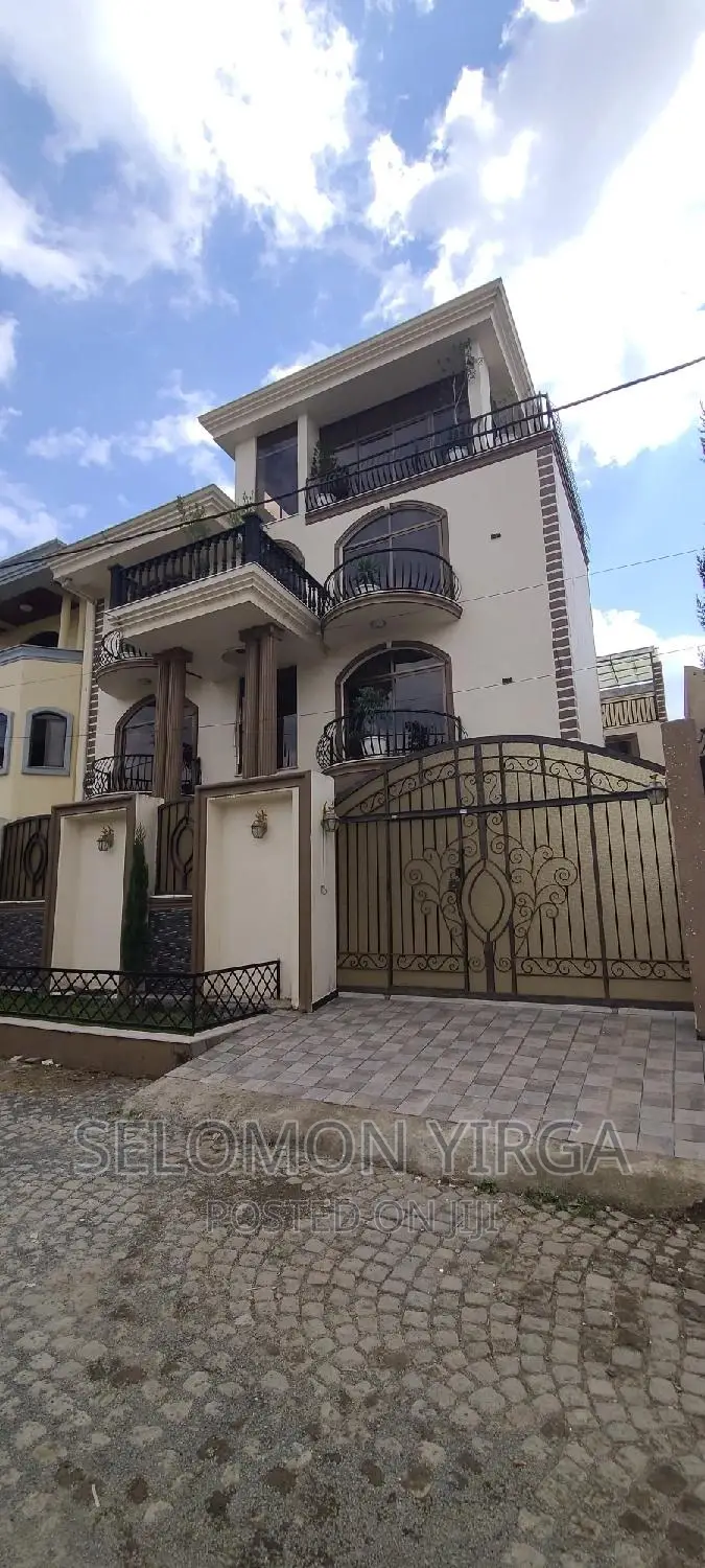 11bdrm House in Adis Ababa, Bole for sale