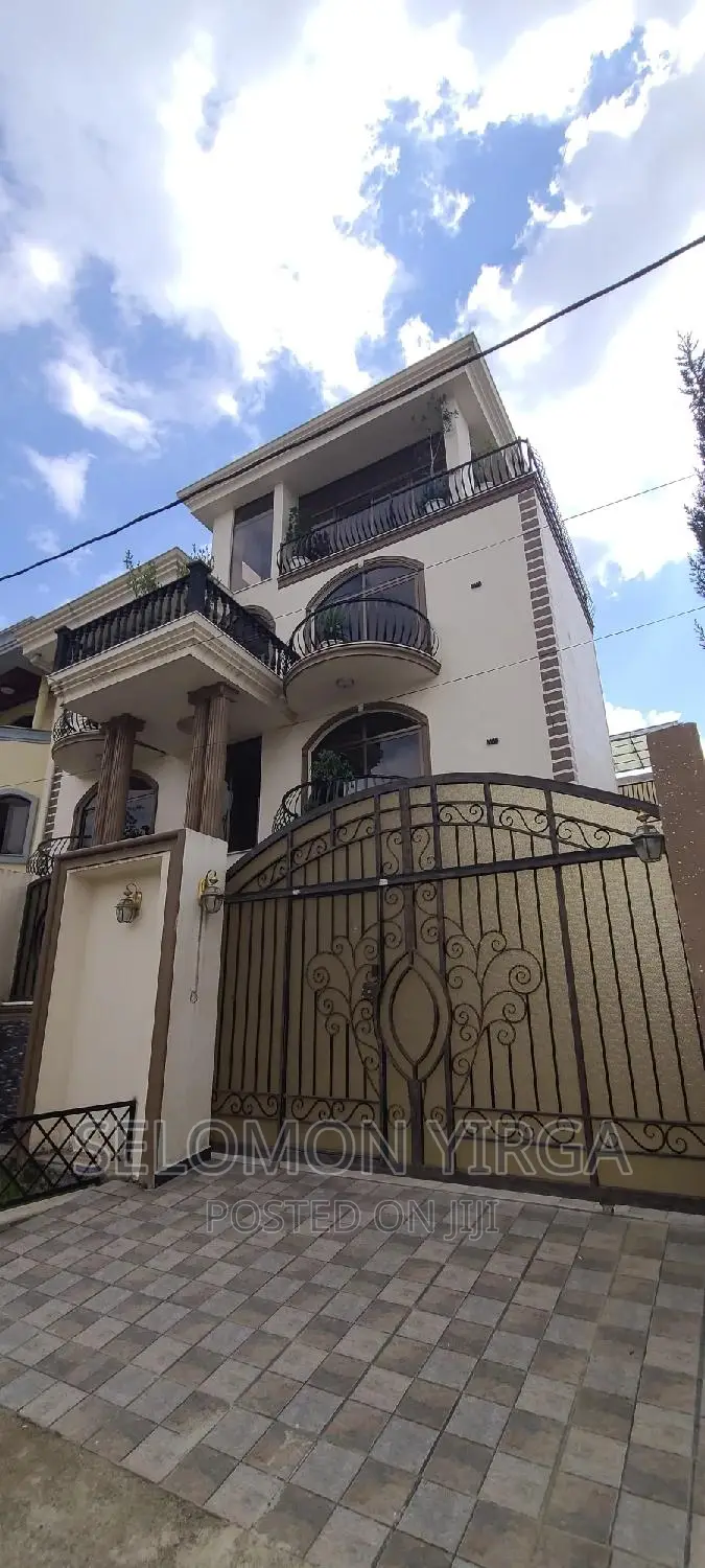 11bdrm House in Adis Ababa, Bole for sale