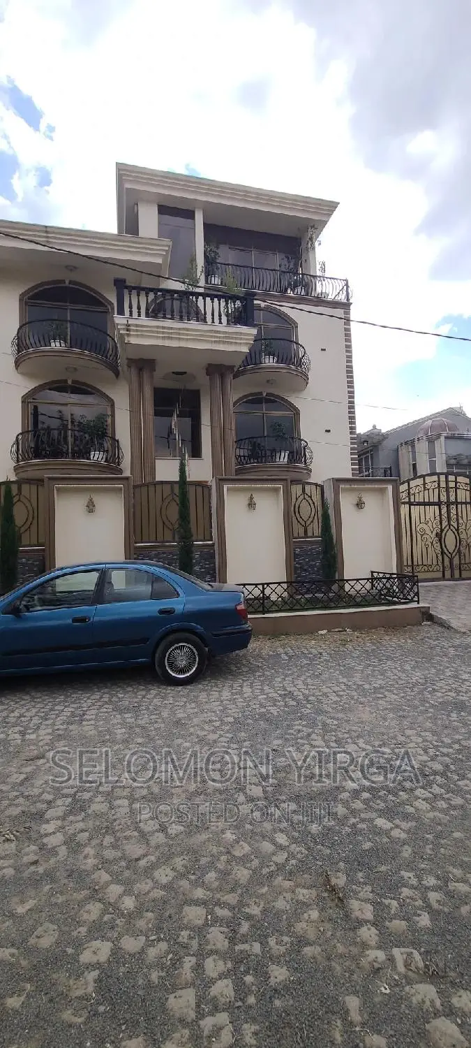 11bdrm House in Adis Ababa, Bole for sale