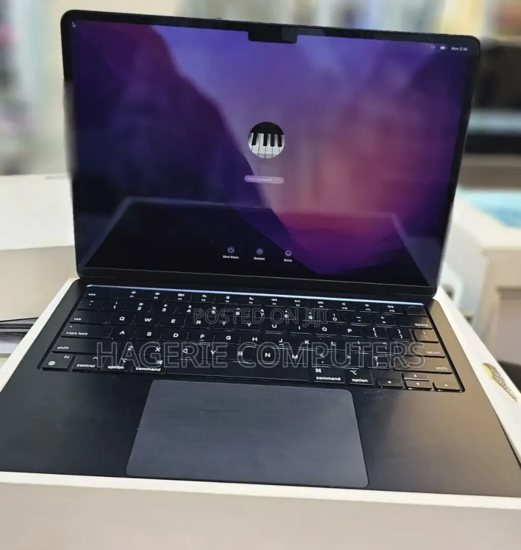 New Laptop Apple MacBook Air 2022 M2 8GB Apple M2 SSD 256GB