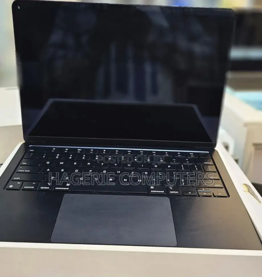 New Laptop Apple MacBook Air 2022 M2 8GB Apple M2 SSD 256GB
