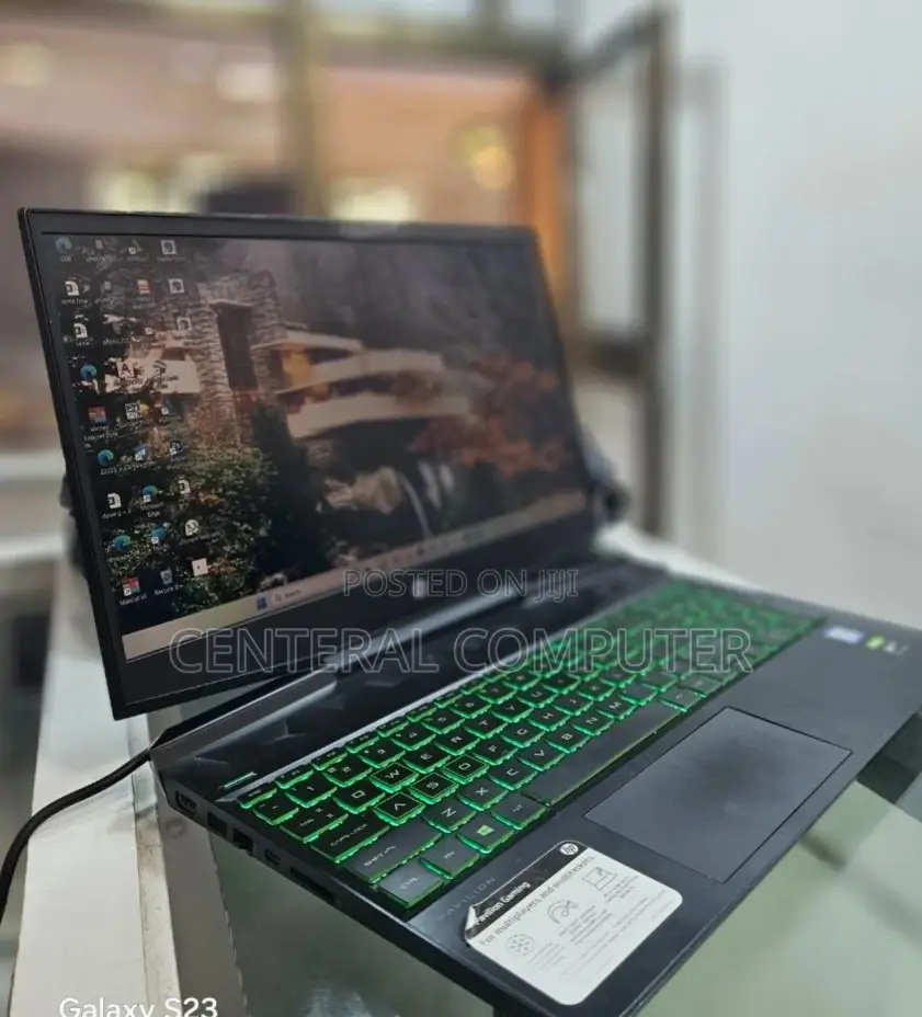 New Laptop HP Pavilion X2 10 8GB Intel Core I5 SSD 256GB