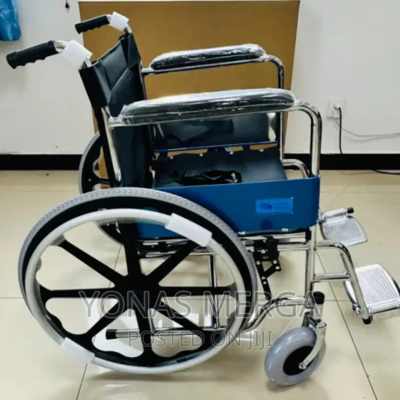 Wheelchair_folding Spoke Wheelchair With Fixed Arm Footrest