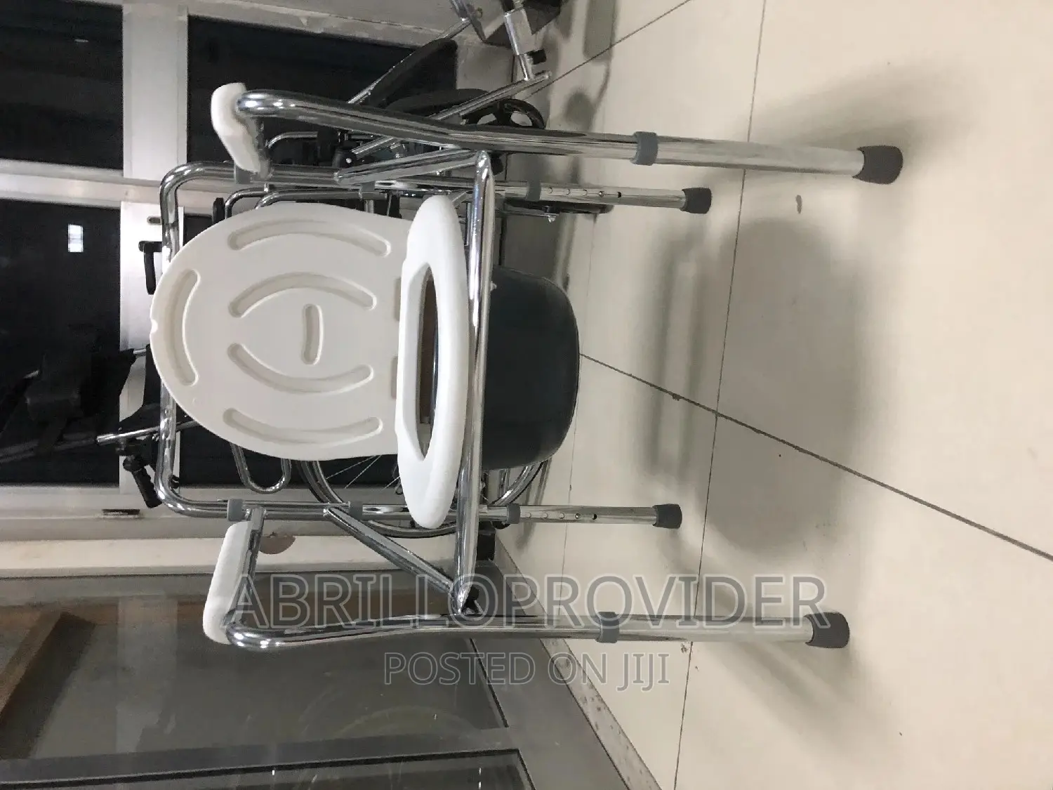 Commode Chair Vs Pot W/O Wheels=Kommode Chair=Toilet Chair