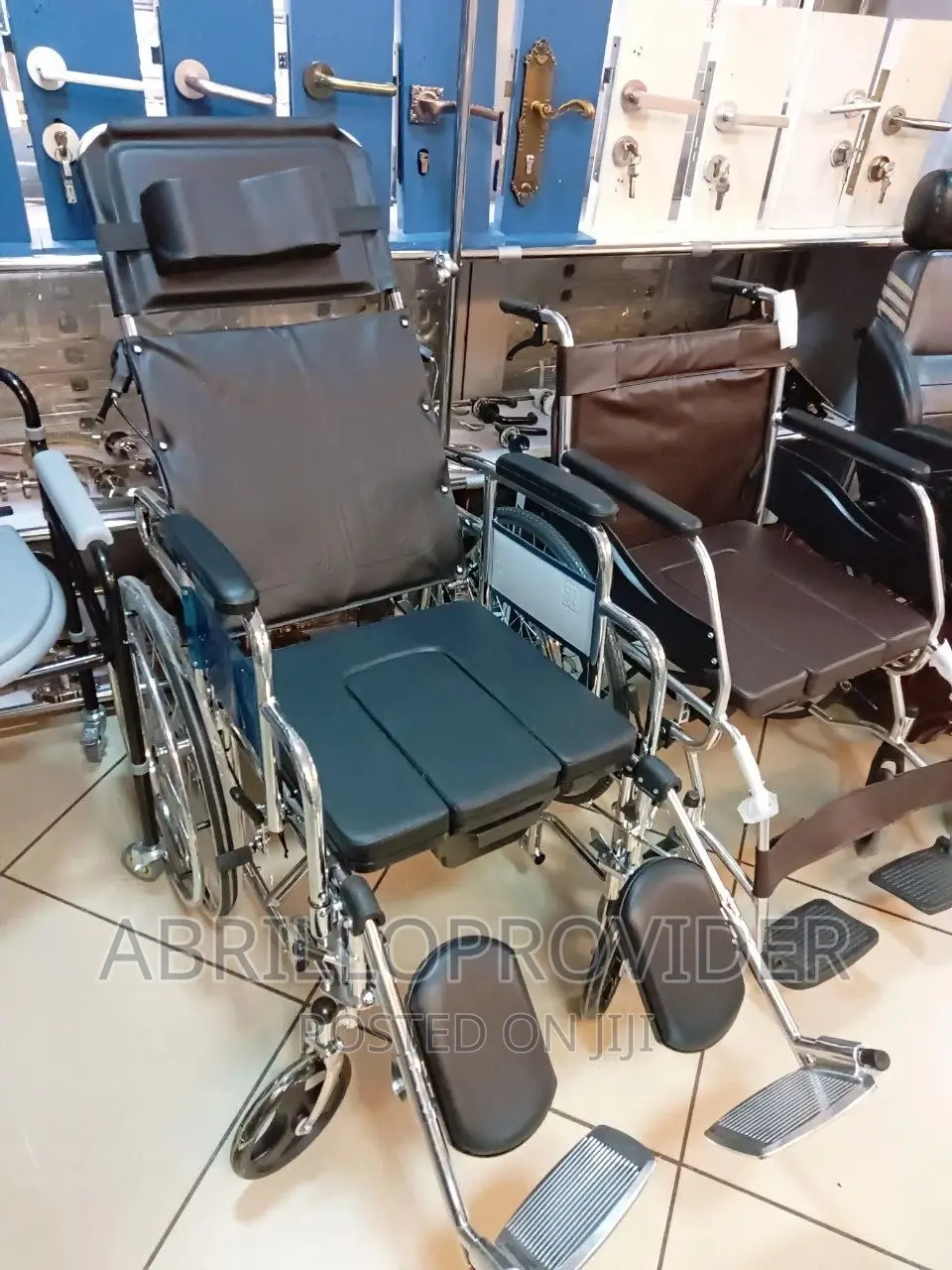 Multifunctional Wheelchair=Commode Wheelchair-Wheelchair