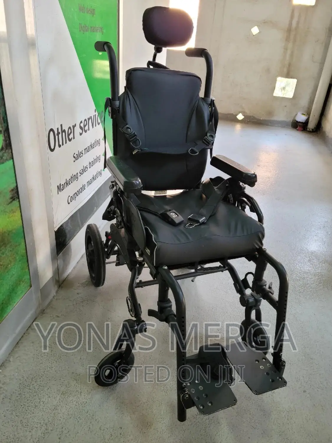 Age Upto 18 Years Kids Wheelchair/Wheelchair W/12 Seat/
